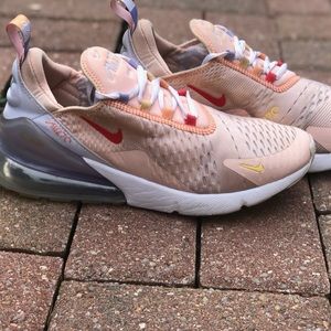 Nike air max 270 womens size 9 multicolor.